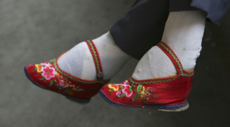 Dân gian có câu: 'Đàn bà nhìn chân, đàn ông nhìn tay', 2 chỗ đó nói lên điều gì?