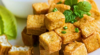 Cách rán đậu ngoài giòn trong mềm, càng ăn càng cuốn