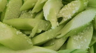 Sơ chế dọc mùng cứ nhớ điểm này, làm sạch cực nhanh, không lo bị ngứa