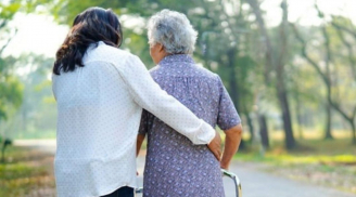 Về già, cha mẹ có đạo đức không nói với con 3 câu này