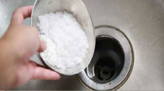 Đổ muối xuống ống thoát nước có tốt không? Biết được tác dụng, nhà nhà học theo