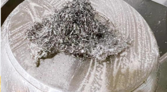 Đáy chảo inox cháy bẩn, làm sạch bằng nguyên liệu rẻ tiền, cả nhà khen tấm tắc