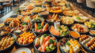 Khi ăn buffet, phải biết quy tắc 'ba trước, bốn sau' để vừa được ăn ngon, vừa không bị lỗ