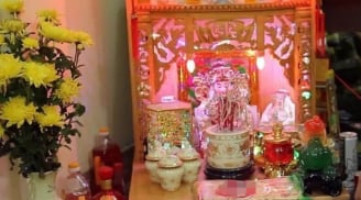 Tại sao khi thắp hương nhà giàu thường đặt bình hoa bên trái bàn thờ? Lý do không hề mê tín