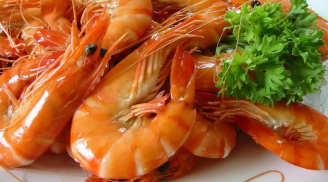 Dùng nước sôi hay nước lạnh luộc tôm mới đúng? Tưởng dễ mà không phải ai cũng biết