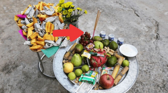Trong mâm cúng cô hồn nên dùng nước gì, nước đóng chai được không? Hóa ra nhiều người không biết