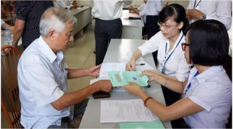Ai nghỉ hưu trước tuổi vẫn được hưởng nguyên lương?