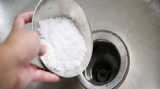 Đổ muối xuống đường ống thoát nước, tác dụng thật đặc biệt, giải quyết vấn đề nhà nào cũng gặp