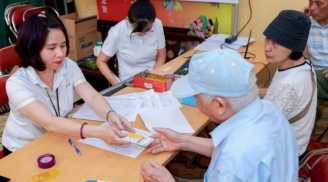 Người cao tuổi nào được hưởng trợ cấp xã hội hàng tháng?