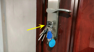 Vì sao trước khi đi ngủ nên cắm chìa khóa cửa vào ổ?