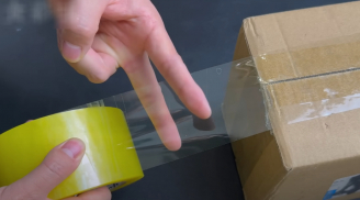 Cách cắt bằng dính không cần kéo, chỉ dùng 2 ngón tay là được
