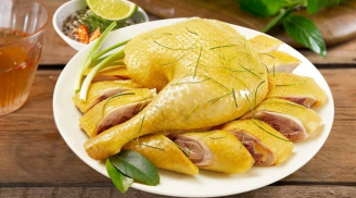 Thịt gà chớ luộc cùng muối và nước lã kẻo tanh lại đỏ, thử làm theo cách này gà vàng da, ngọt thịt