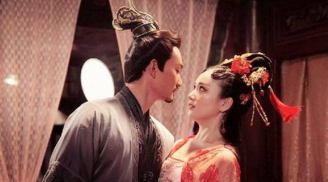 Vị hoàng đế bị ám ảnh sắc đẹp, cả ngày đắm chìm ái ân, qua đời trong vòng tay của người tình