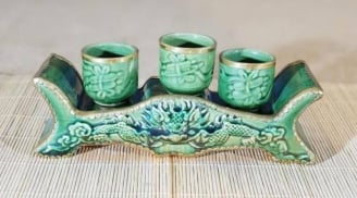 Vì sao trước khi thắp hương lại cần dâng nước, thay nước?