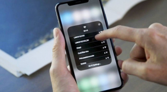 Điện thoại có 1 nút dễ tìm, nhấn vào là bắt Wifi miễn phí, không cần hỏi mật khẩu