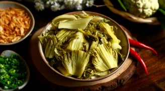 3 mẹo muối dưa cải giúp dưa chua giòn, vàng ươm, không còn nỗi lo dưa khú