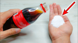 Lấy muối hòa với nước ngọt, mẹo nhỏ giúp giải quyết nhiều vấn đề trong nhà