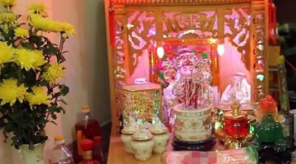 Vì sao đa phần nhà giàu thường đặt bình hoa bên trái bàn thờ? Họ thực sự rất thông minh