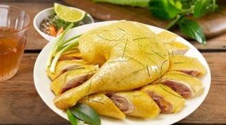 Thịt gà luộc nước lã vừa tanh vừa đỏ, luộc theo cách này vàng da lại ngọt thịt