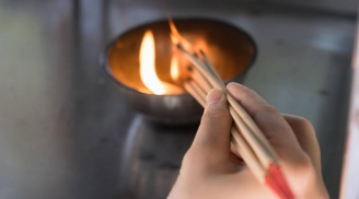 Vì sao người xưa dặn không nên thắp hương buổi tối?