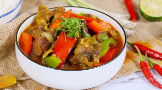 Cách nấu bò hầm cà ri mềm ngon nóng hổi