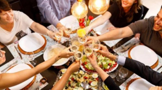 Cuối năm đi dự tiệc, người IQ cao thường tránh 10 điểm này