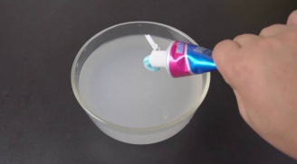 Lau kính với nguyên liệu này, 5 phút là kính sạch, sáng bóng như gương, chẳng cần đến nước lau kính