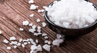Vì sao nên đặt một bát muối trong nhà tắm? Công dụng nhà nào cũng cần giàu nghèo đều bất ngờ