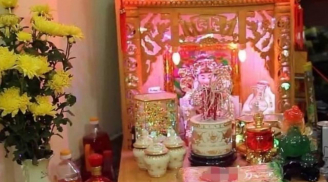 Vì sao khi thắp hương, người nhà giàu không đặt bình hoa ở bên trái?