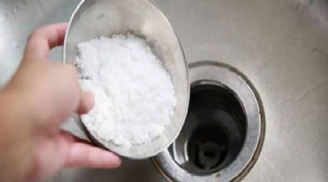 Đổ muối xuống cống thoát nước, công dụng đặc biệt, nhiều người biết sẽ học theo