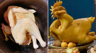 Luộc gà nên đặt úp hay ngửa để gà không nứt da, đỏ xương?