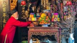 Vì sao khi thắp hương, nhà giàu không đặt bình hoa ở bên trái?