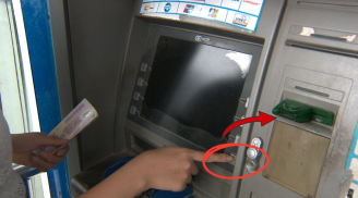 Rút tiền ở cây ATM chẳng may bị nuốt thẻ, nhấn ngay nút này máy nhả thẻ ngay, không phải chờ mở khóa