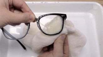 Cách đeo kính không bị mờ khi ăn đồ nóng