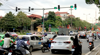 Từ 2025: Đèn xanh còn 2 giây mà dừng xe có bị phạt lỗi không chấp hành tín hiệu đèn giao thông hay không?