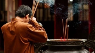Vì sao các cụ kiêng thắp hương ban đêm? Lý do nhiều người đến nay cũng không biết