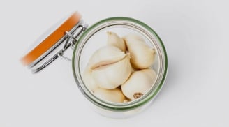 Mẹo 'cực đỉnh' bảo quản tỏi ngày nồm ẩm: Tỏi lúc nào cũng tươi rói, không lo mốc hỏng