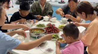 Vì sao người trung niên lại sợ khách đến nhà? 5 lý do khó nói nhưng thực tế