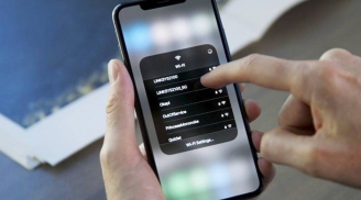 Điện thoại có 1 nút dễ tìm, nhấn vào là bắt Wifi miễn phí, không cần hỏi mật khẩu