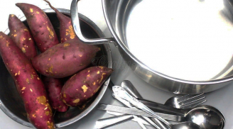 Mẹo luộc khoai không cần nước, chỉ vài phút đã có nồi khoai chín bở tơi thơm lừng