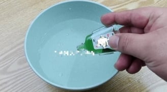 Nhỏ vài giọt dầu gió vào nước, cho ra 4 công dụng bất ngờ