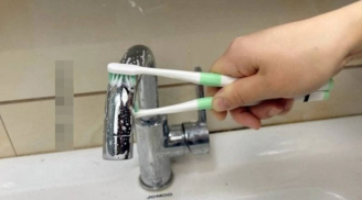 Bàn chải răng cũ đừng vội vứt đi, buộc 2 chiếc vào với nhau, giải quyết bao vấn đề khó nhằn