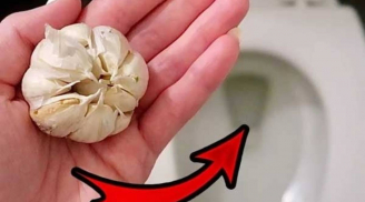 Cho 1 tép tỏi vào bồn cầu để qua đêm, sáng hôm sau, điều bất ngờ xảy ra