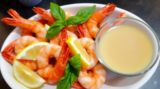 Tôm luộc 'chuẩn nhà làm': Mẹo nhỏ giúp tôm đỏ đẹp mắt, giữ trọn vị tươi ngon