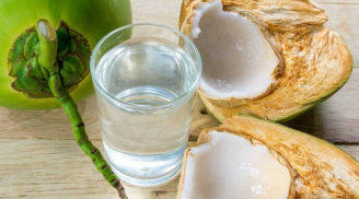 Uống nước dừa có chống trào ngược dạ dày không? Chuyên gia giải đáp chi tiết
