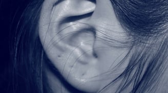 Đừng ngoáy tai nữa! Bác sĩ cảnh báo 3 rủi ro đáng sợ: Đây đều là những ca bệnh có thật