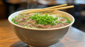 Thả thứ này vào nấu phở bò: Chuẩn vị ăn một lần nhớ mãi