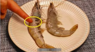 Đi chợ nên chọn tôm thẳng hay tôm cong? Muốn mua tôm tự nhiên phải biết mẹo này