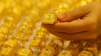 Giá vàng 1/5: Tiếp tục ‘neo’ cao kỷ lục, chuyên gia dự báo ra sao về xu hướng?