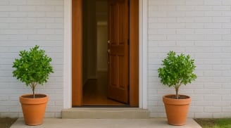 4 vật không nên để trước cửa nhà: Gây hao tài tán lộc, gia đạo bất an mà ít ai để ý